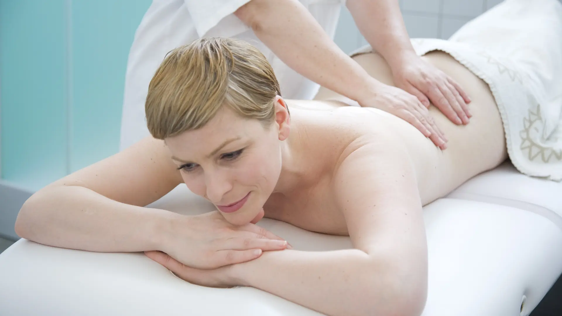 ESTHETIQUE SAM 002 MASSAGE DOS CORENTIN MOSSIERE