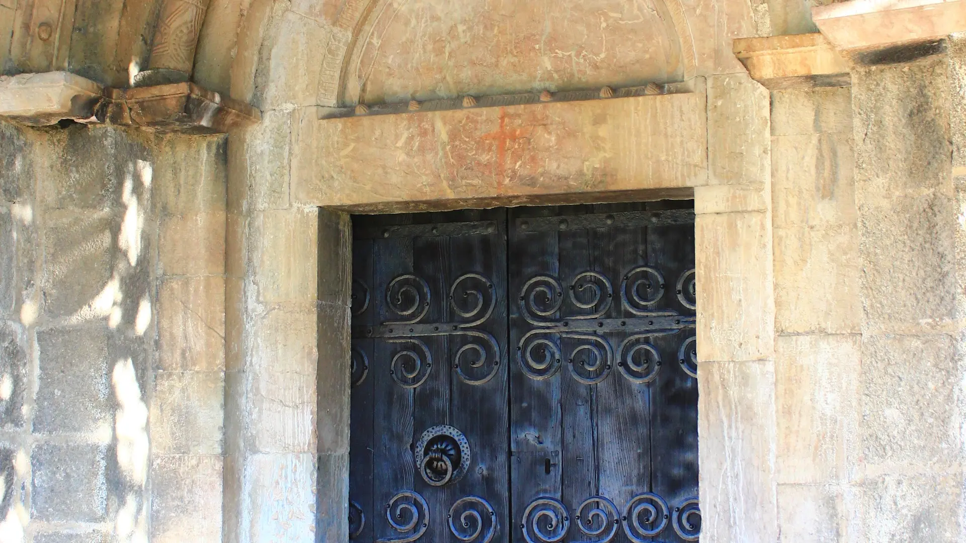 Portail chapelle Saint Vincent Eus