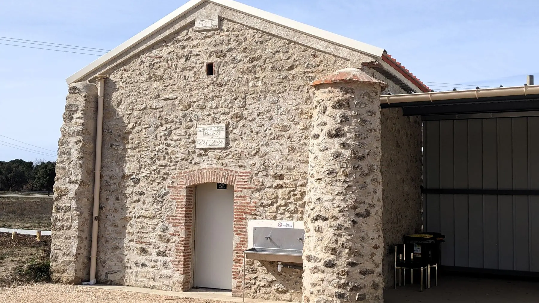 AIRE DE SERVICES VELO EV8 LAROQUE