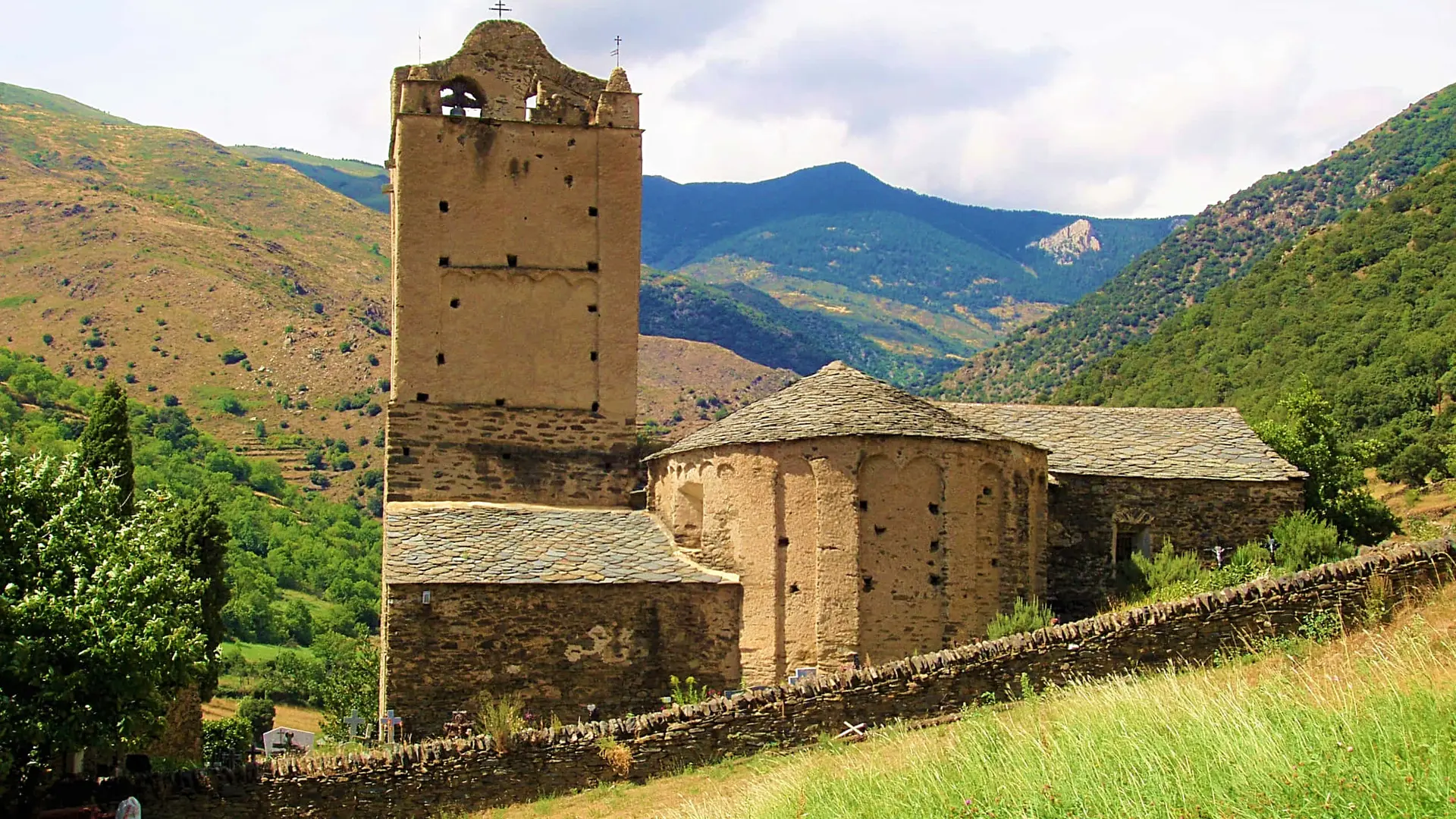 Eglise Saint André d'Evol, plus beau village de France
