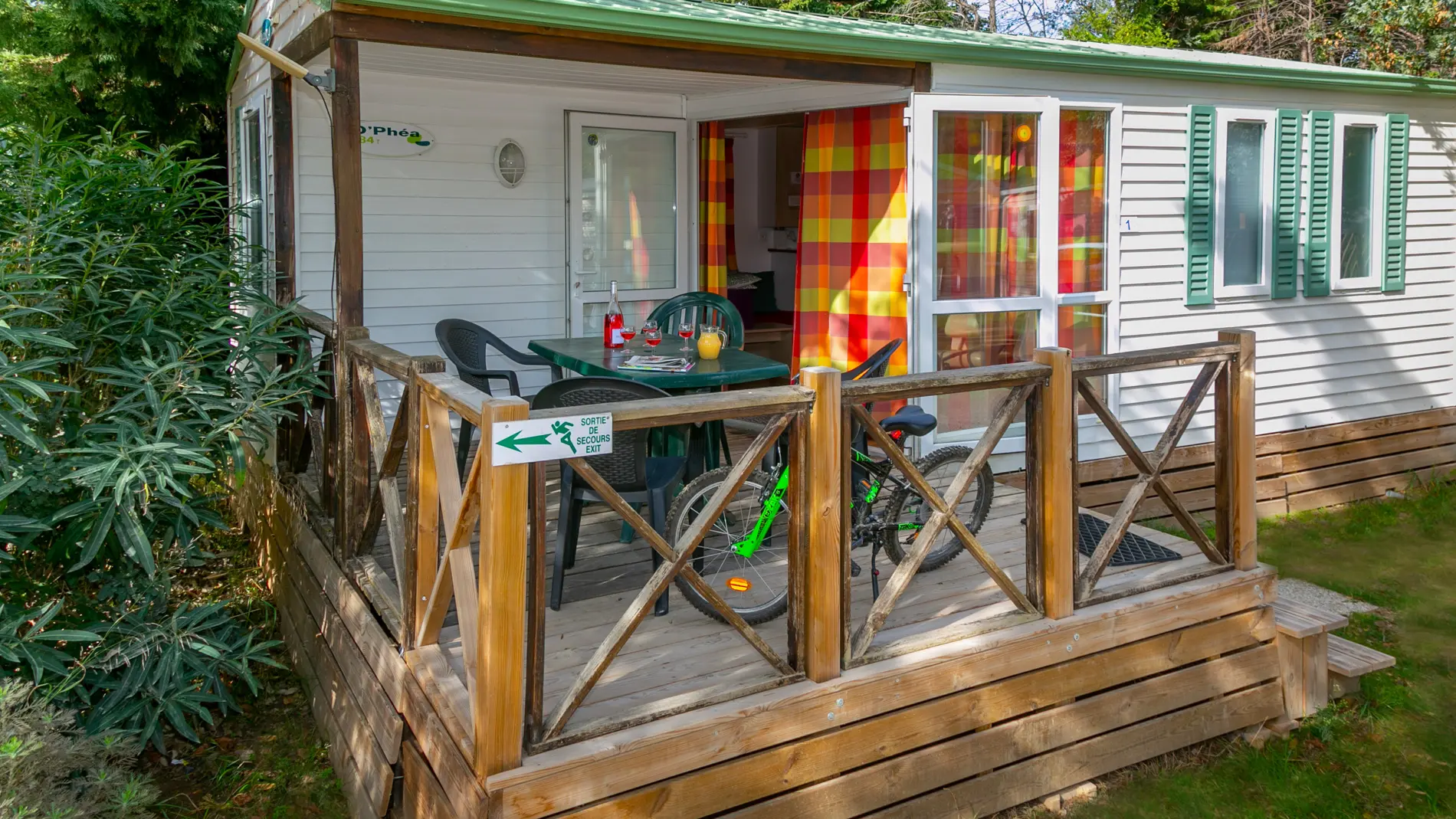 bungalow et pancarte vélos