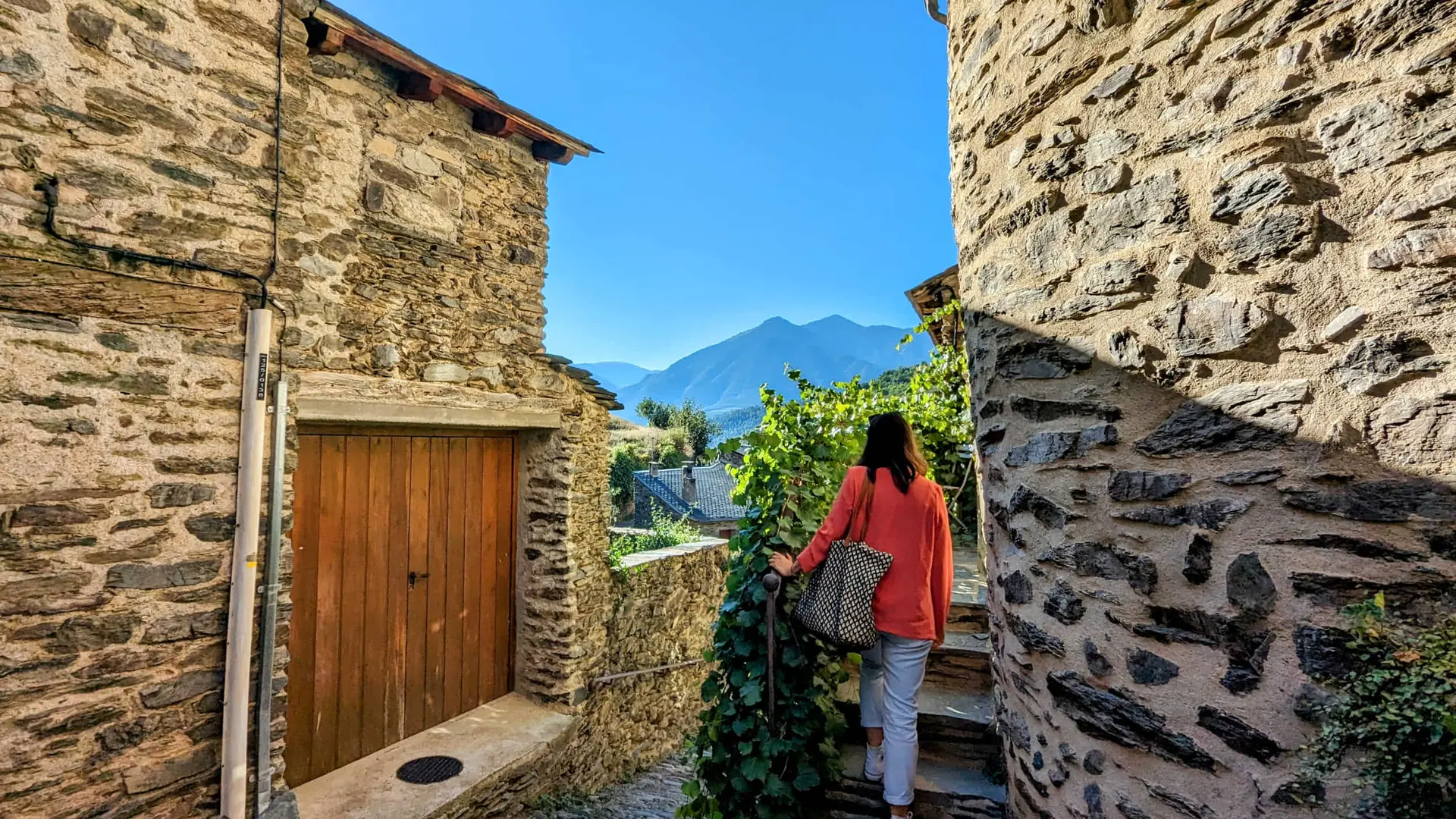 Evol, plus beau village de France, dans les ruelles pavées