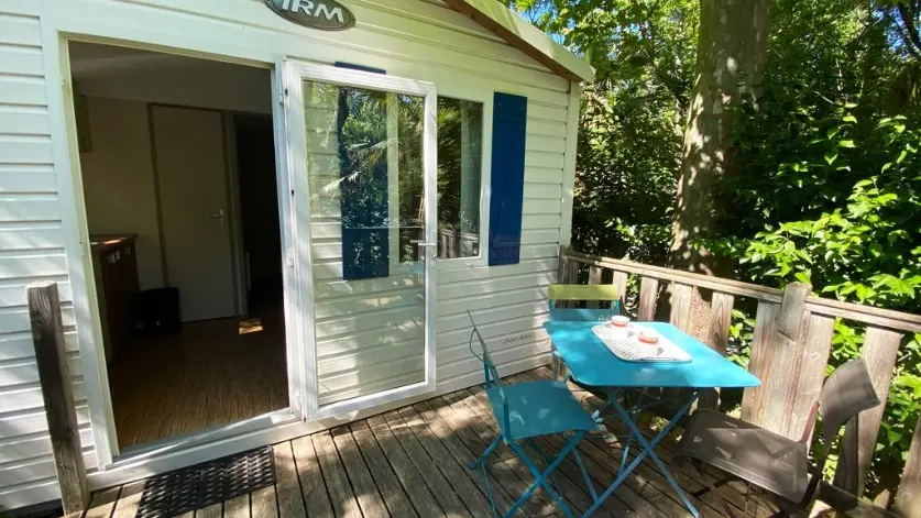 Extérieur mobil-home - Camping le maurynate - J.Borrat