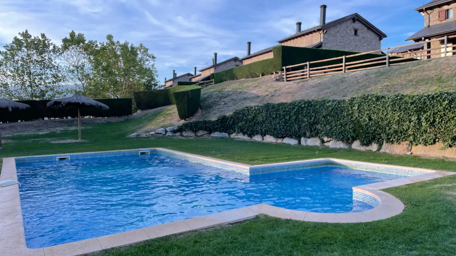 FF6A72B0-1133-4897-9DAE-4C1AC033ED16