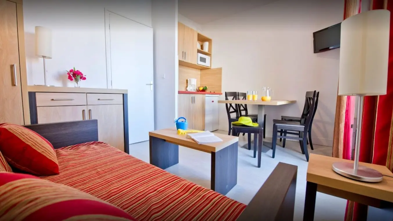 PORT BARCARES GOELIA LE GRAND BLEU