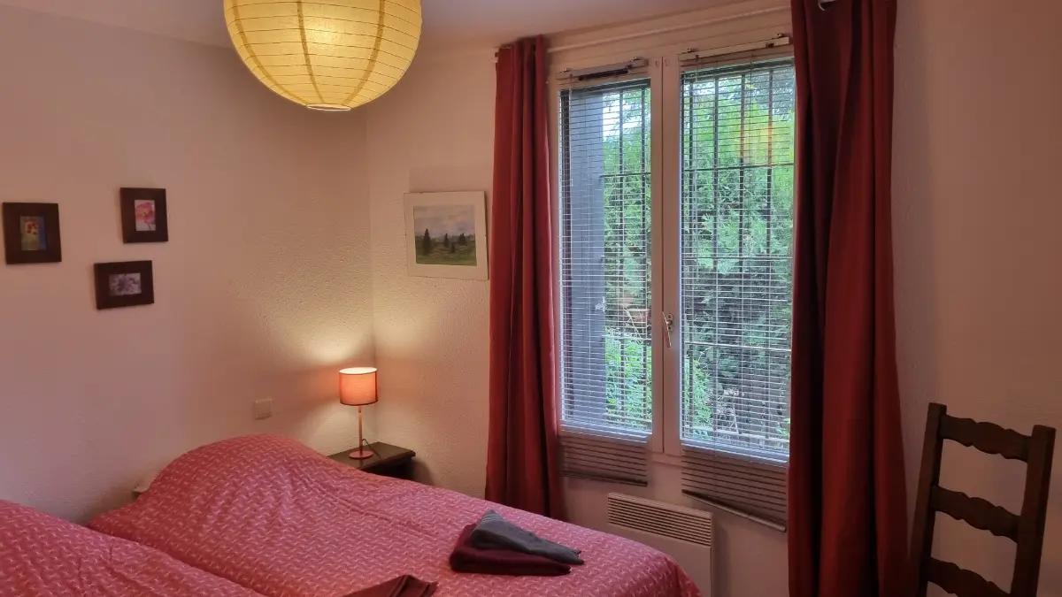 La chambre avec 2 lits en 90 cm