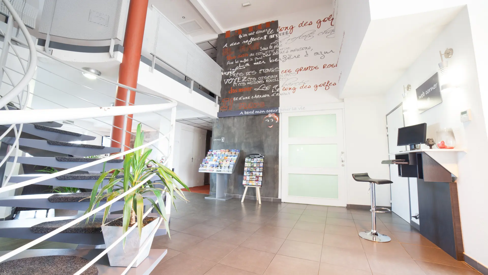 Hall Hôtel Les Domes SALEILLES