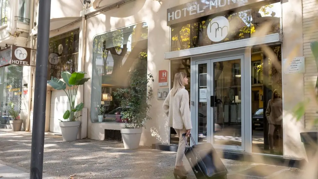 Hotel Mondial - Devanture