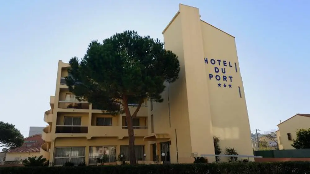 Hotel du Port facade