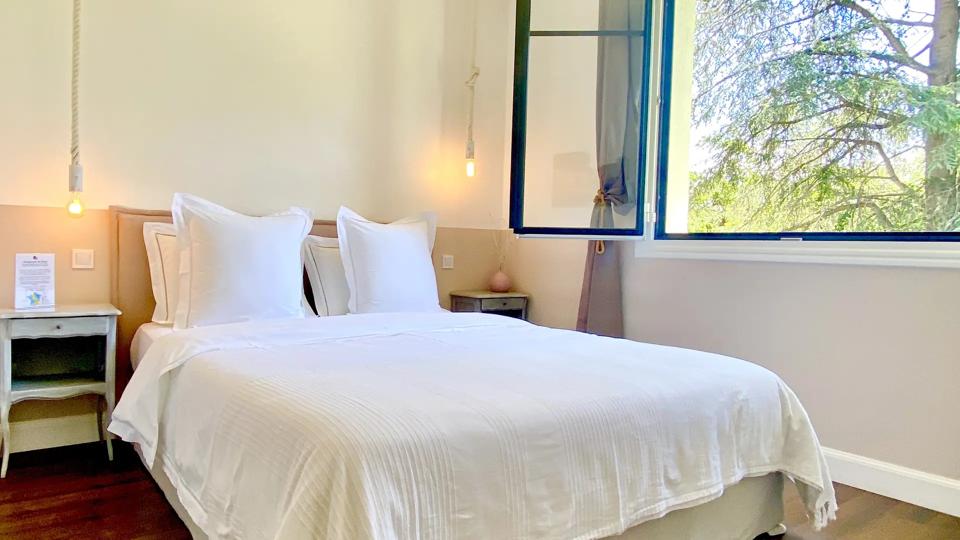 Le Chat Vert - appartements Adults Only ****, chambre cosy avec lit queen size