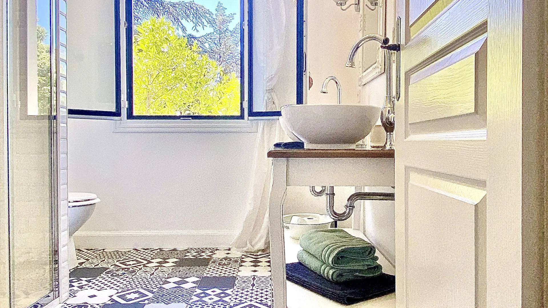 Le Chat Vert - appartements Adults Only ****, élegante salle d'eau