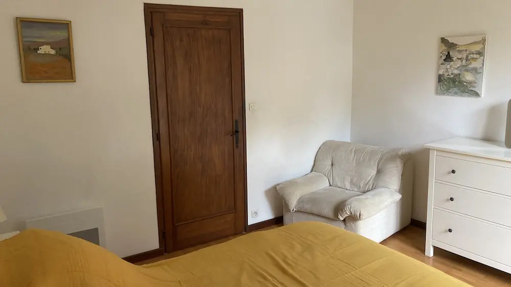 Chambre avec lit double