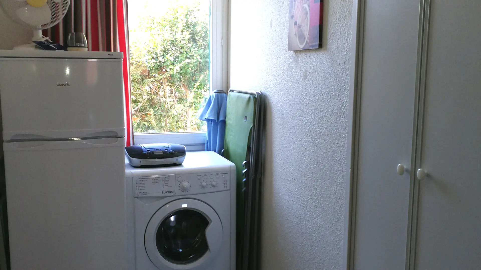 Lave linge et véritable frigo congelateur