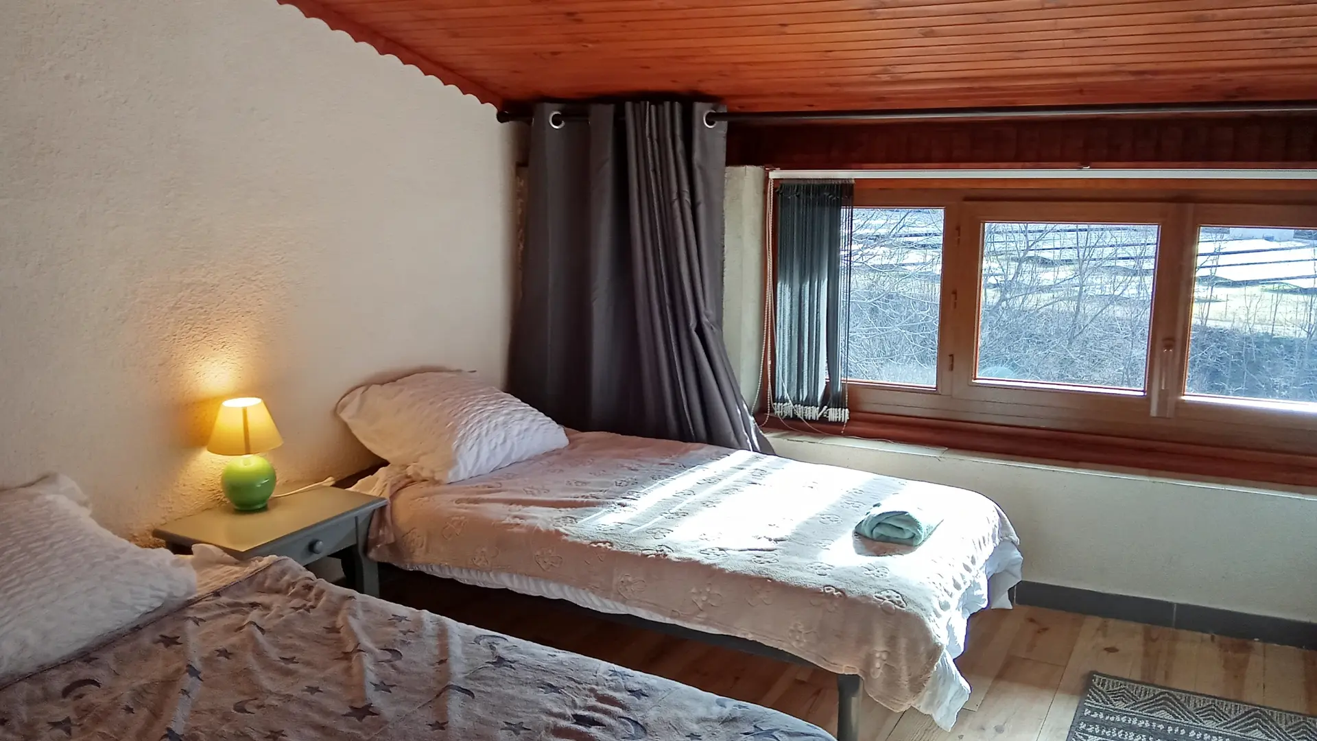 Chambre avec deux lits en 90 cm