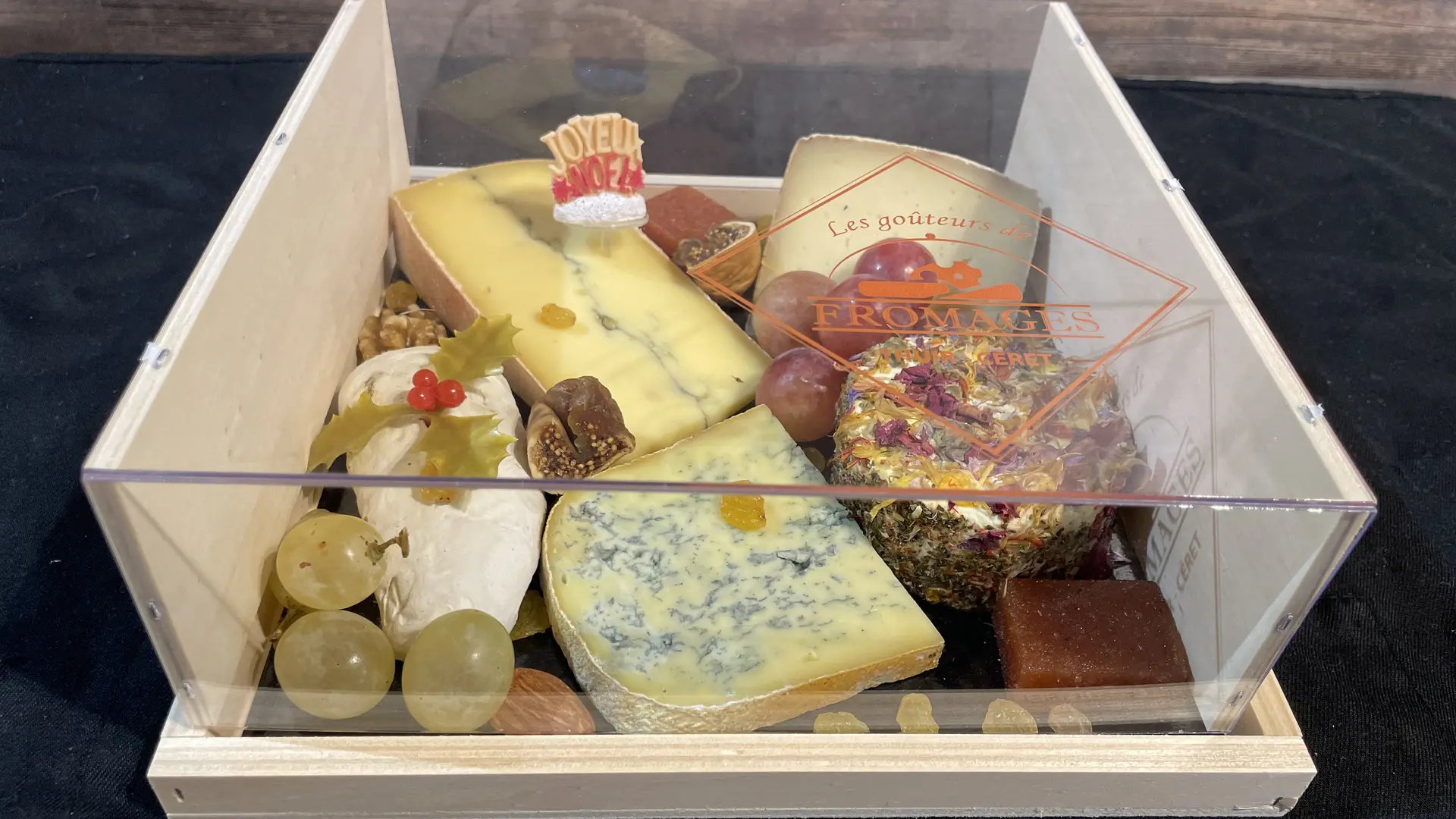 Plateau fin de repas avec cloche