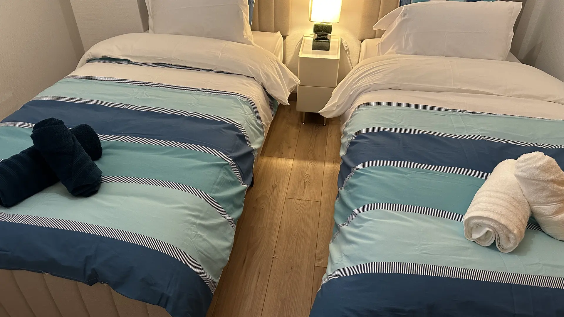 Chambre avec 2 lits en 90 cm