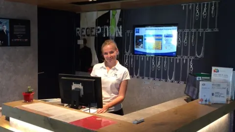 Ibis budget nouveau desk avec Eva