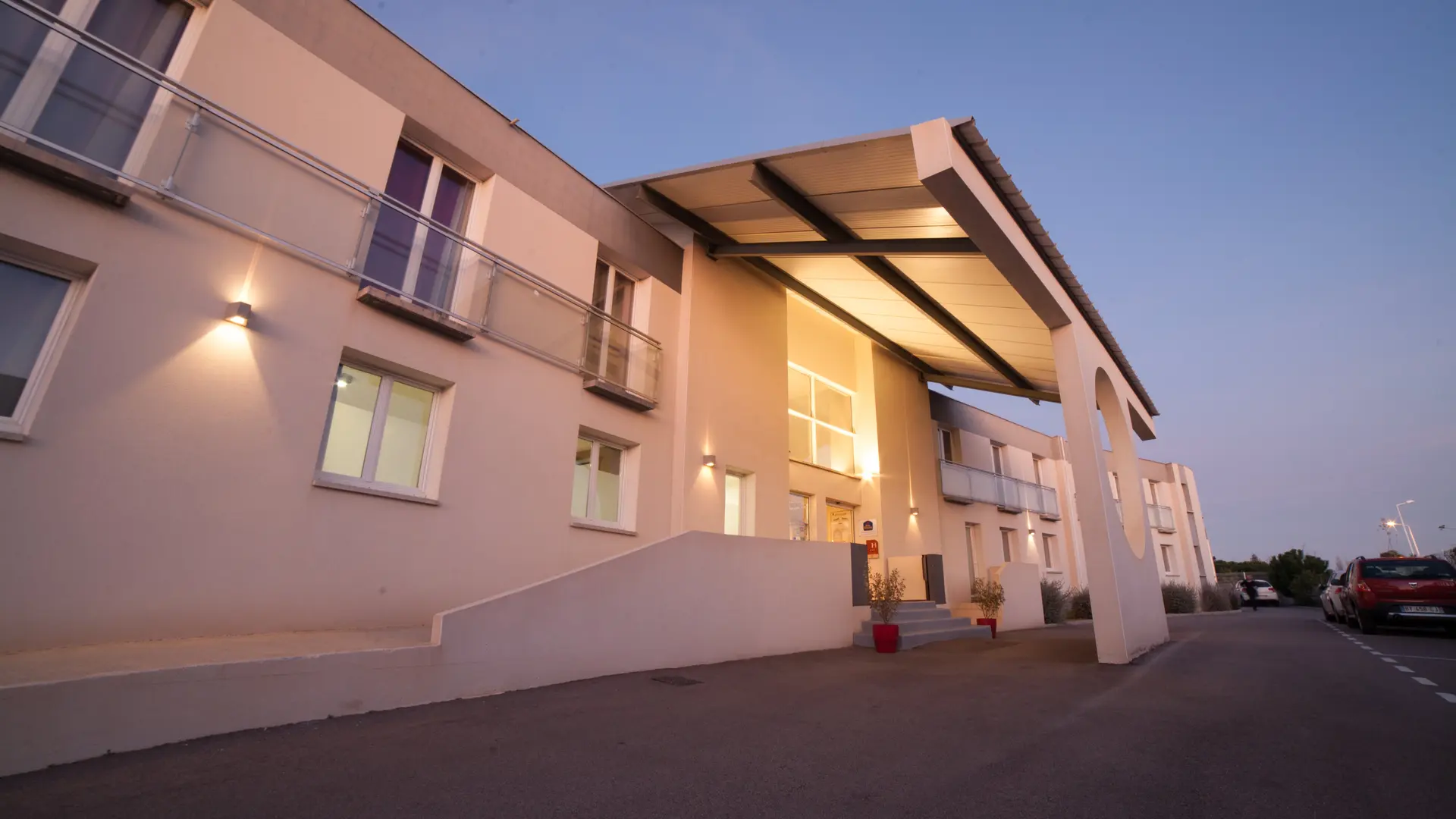 L'entrée Hôtel Les Domes SALEILLES