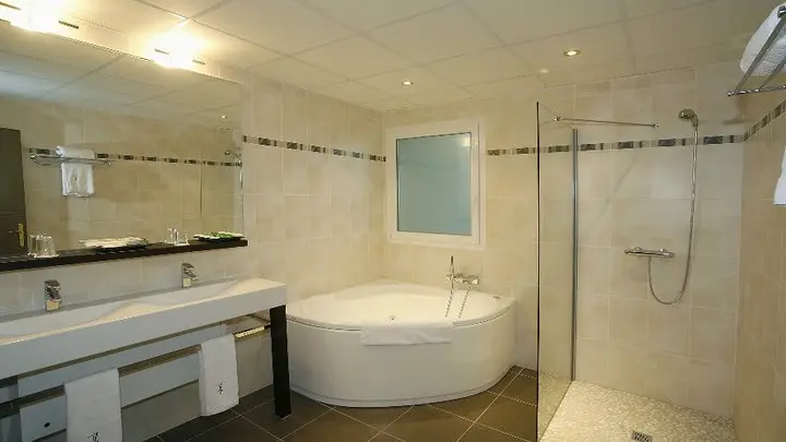 LA FAUCEILLE 8 (2013)