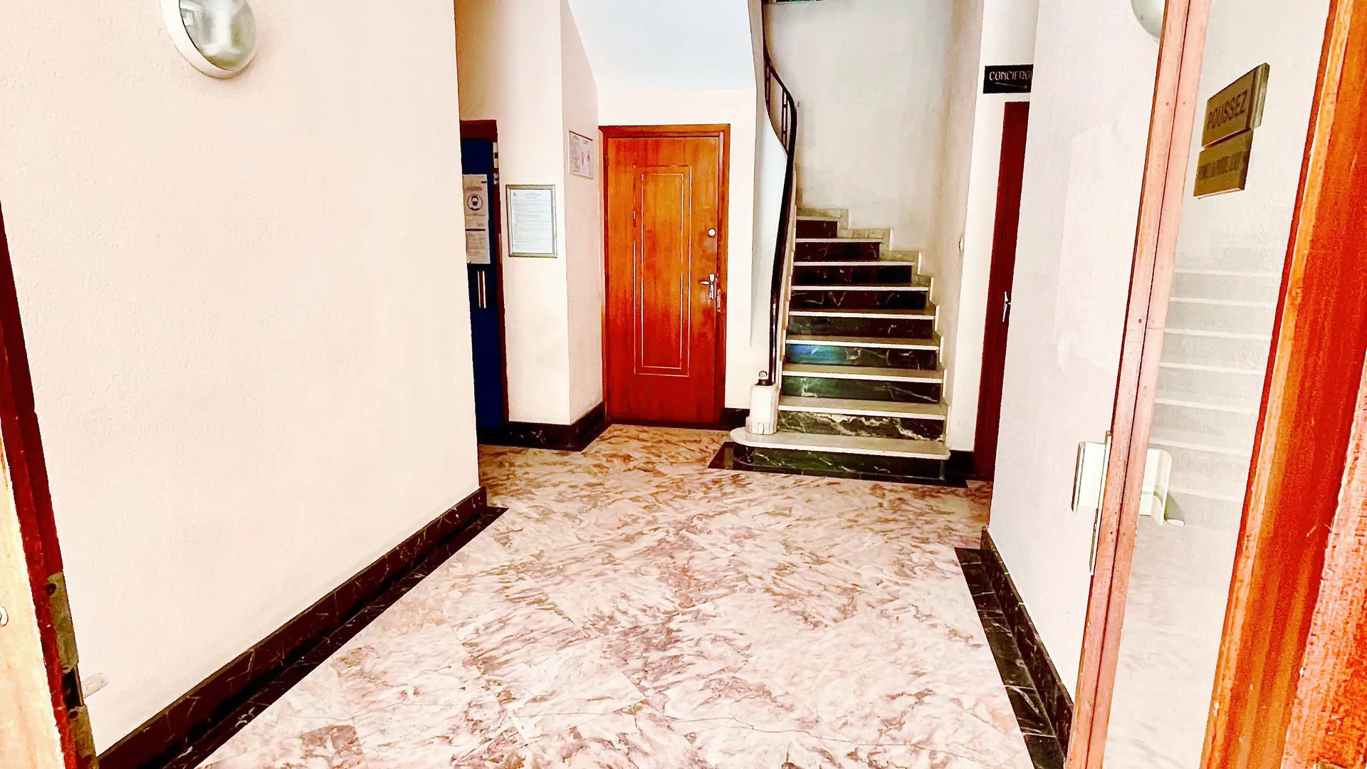 Le Palais_T2_Hall_Immeuble_1