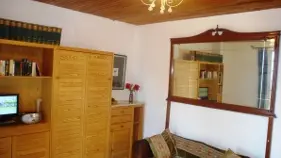 Lounge with bed in wall300-212