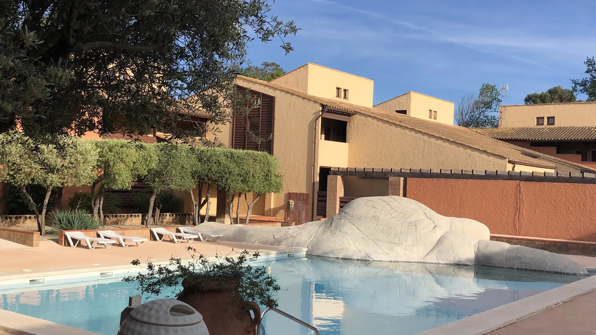 M. VALEMBOIS piscine