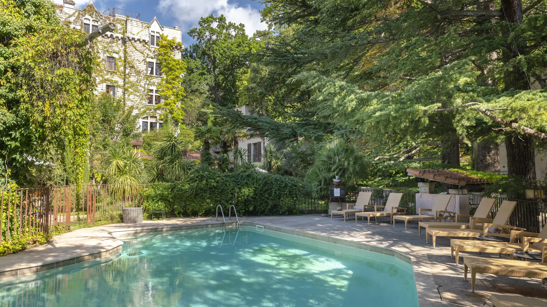 Piscine château de Riell