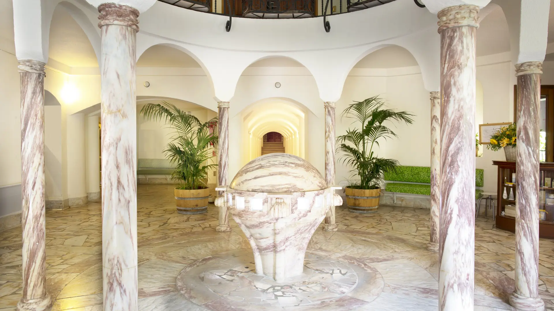 MTG TH 018 BUVETTE MARIELSA NIELS