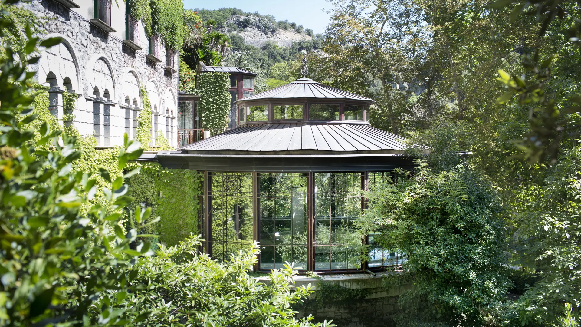 MTG TH 044 PISCINE PANORAMIQUE MARIELSA NIELS