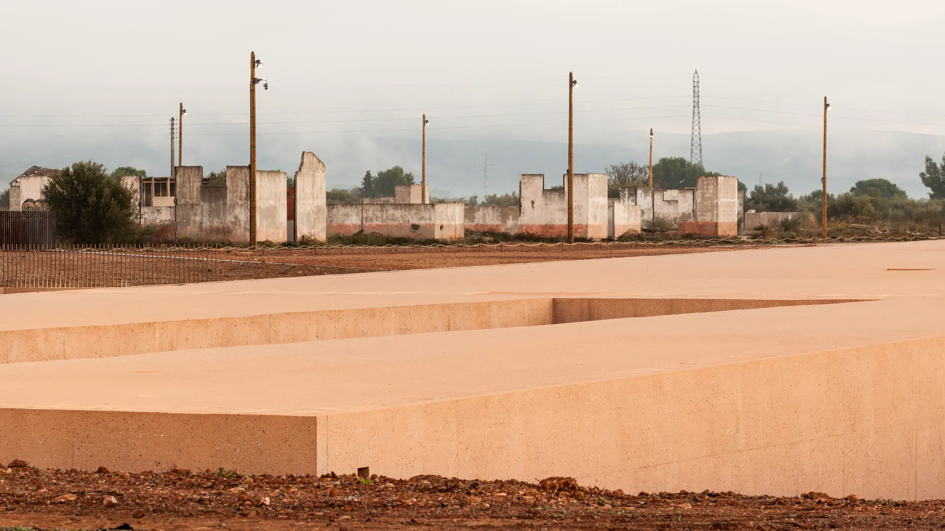 Mémorial et baraques