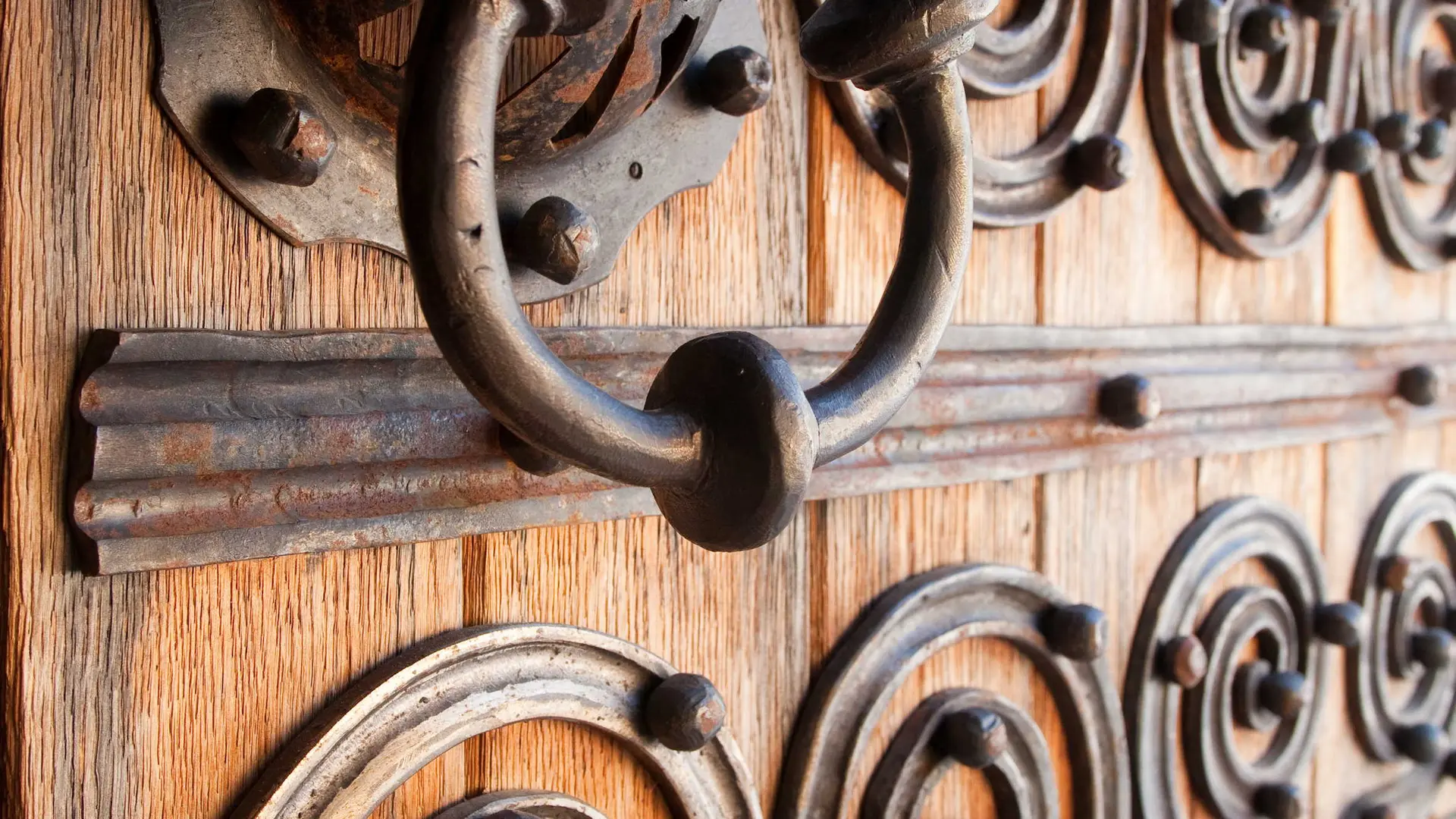 PALAU- porte de l'église