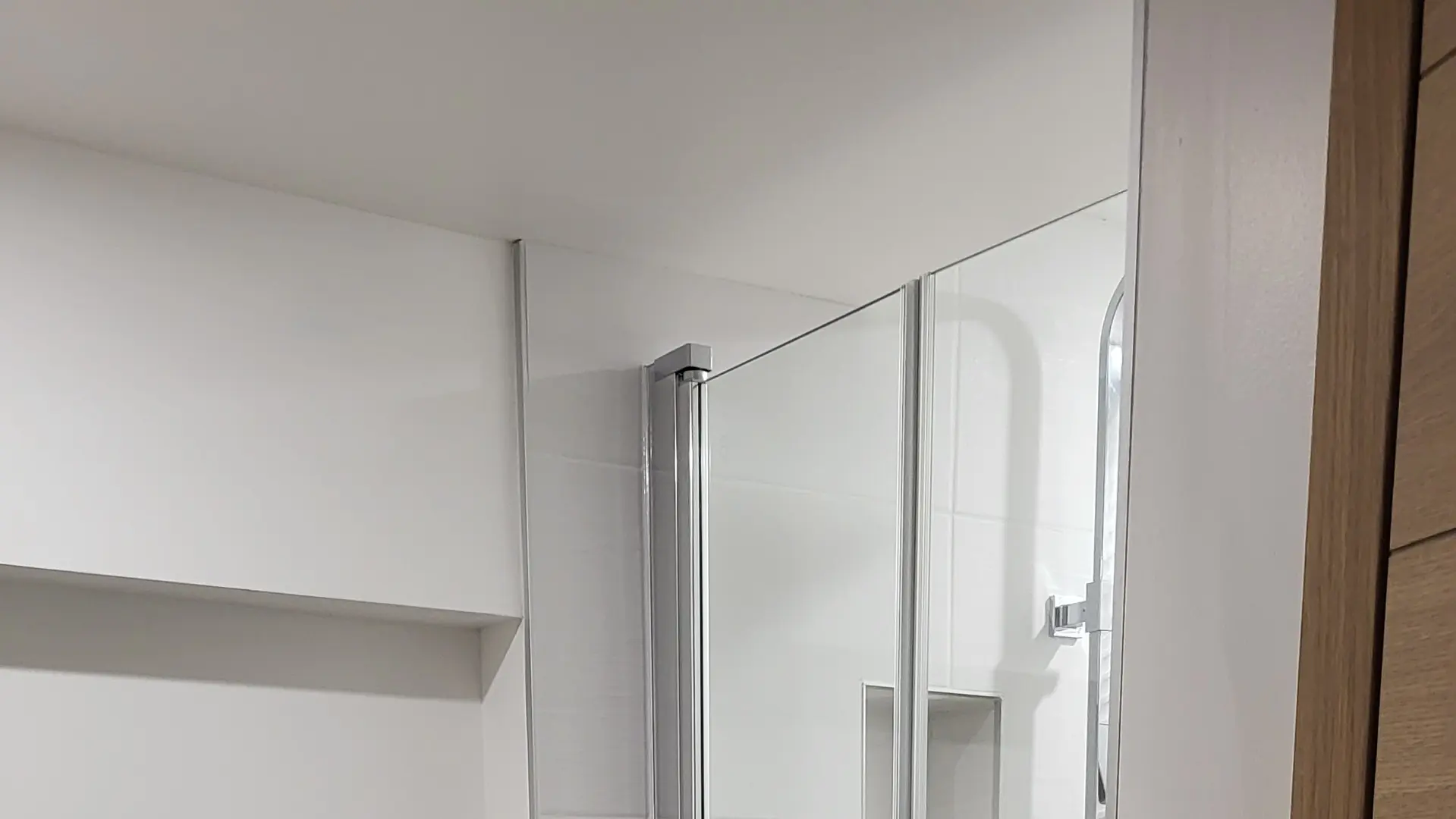 Chambre bleue salle d'eau