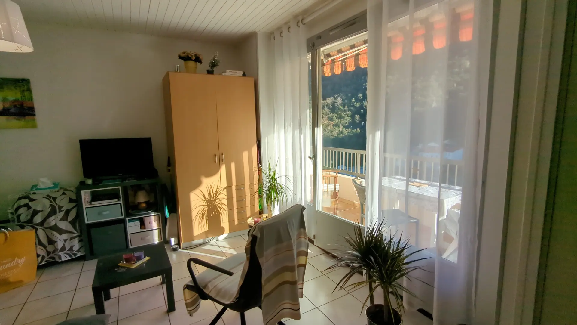 salon ouvrant sur balcon