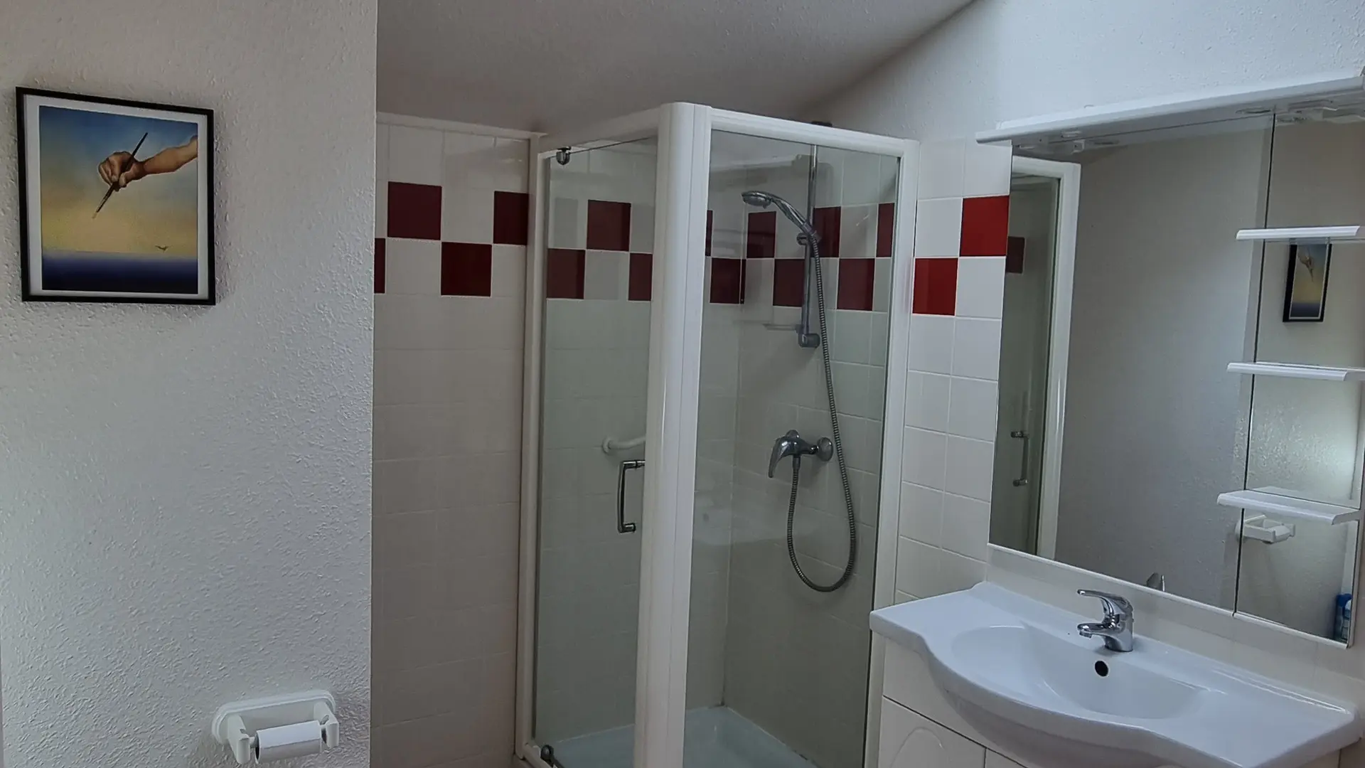 2° salle d'eau, au 1° étage