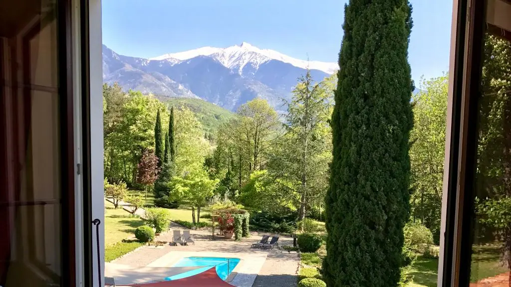Vue sur le parc et le Canigó
