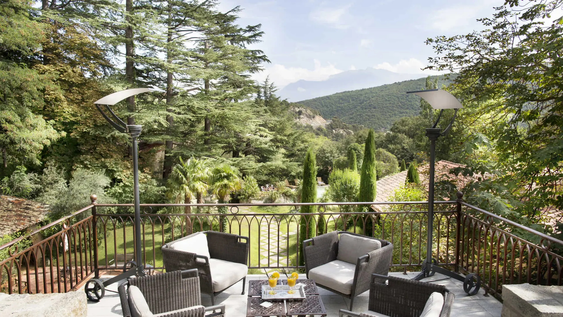 Terrasse Chateau de Riell Restaurant Oliba