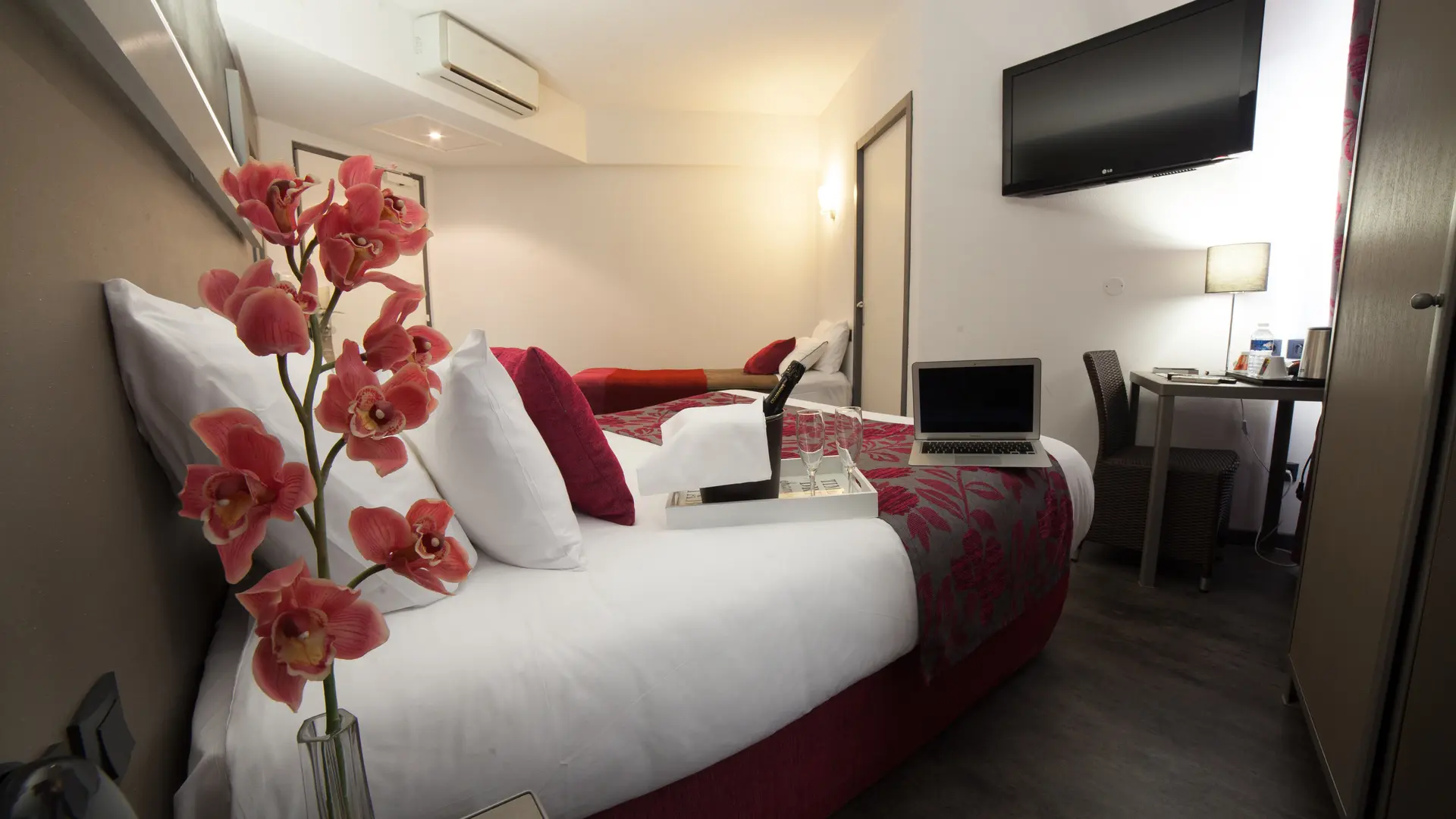 Triple Hôtel Les Domes SALEILLES