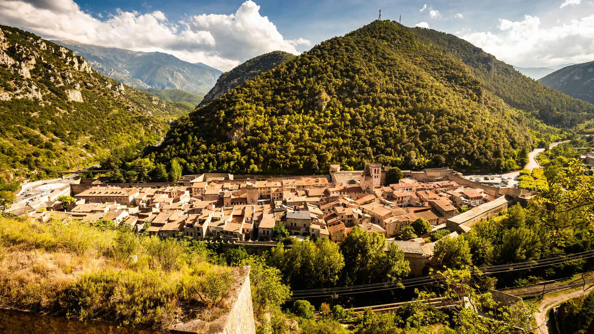 Vue d'ensemble de Villefranche de Conflent, plus beau village de France, crédit photo JC Milhet