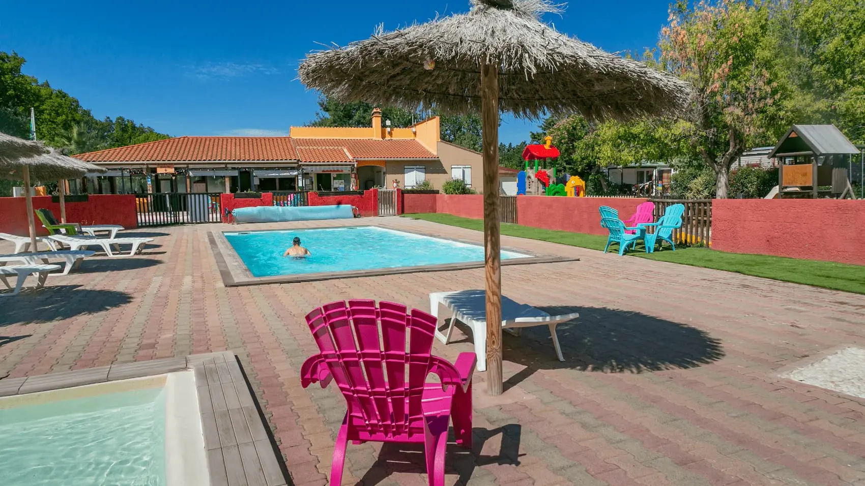 ambiance-piscine-camping-la-garenne-nefiach
