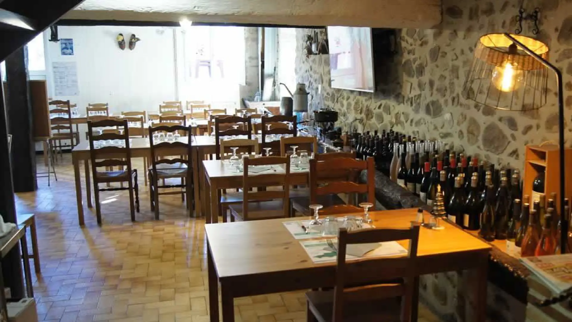 aubergedesournia- salle restauration - Navajas Gilles