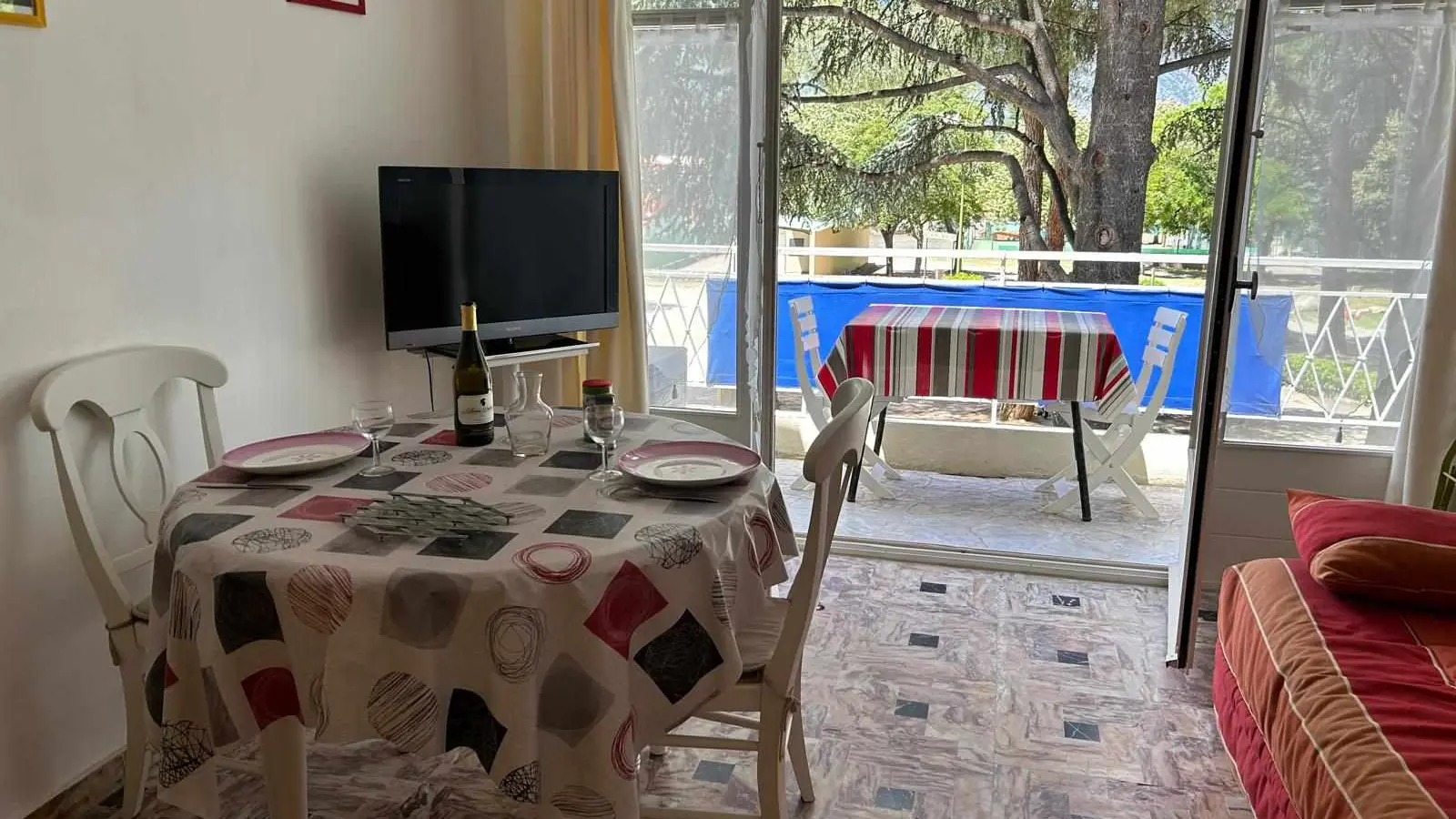 Coin salle à manger et terrasse