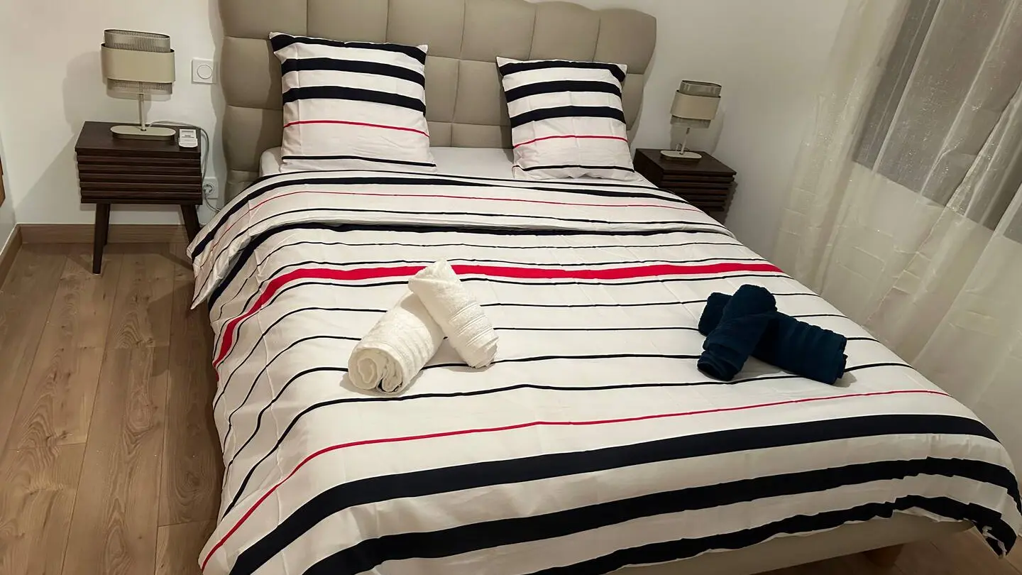 Chambre avec lit en 160 cm