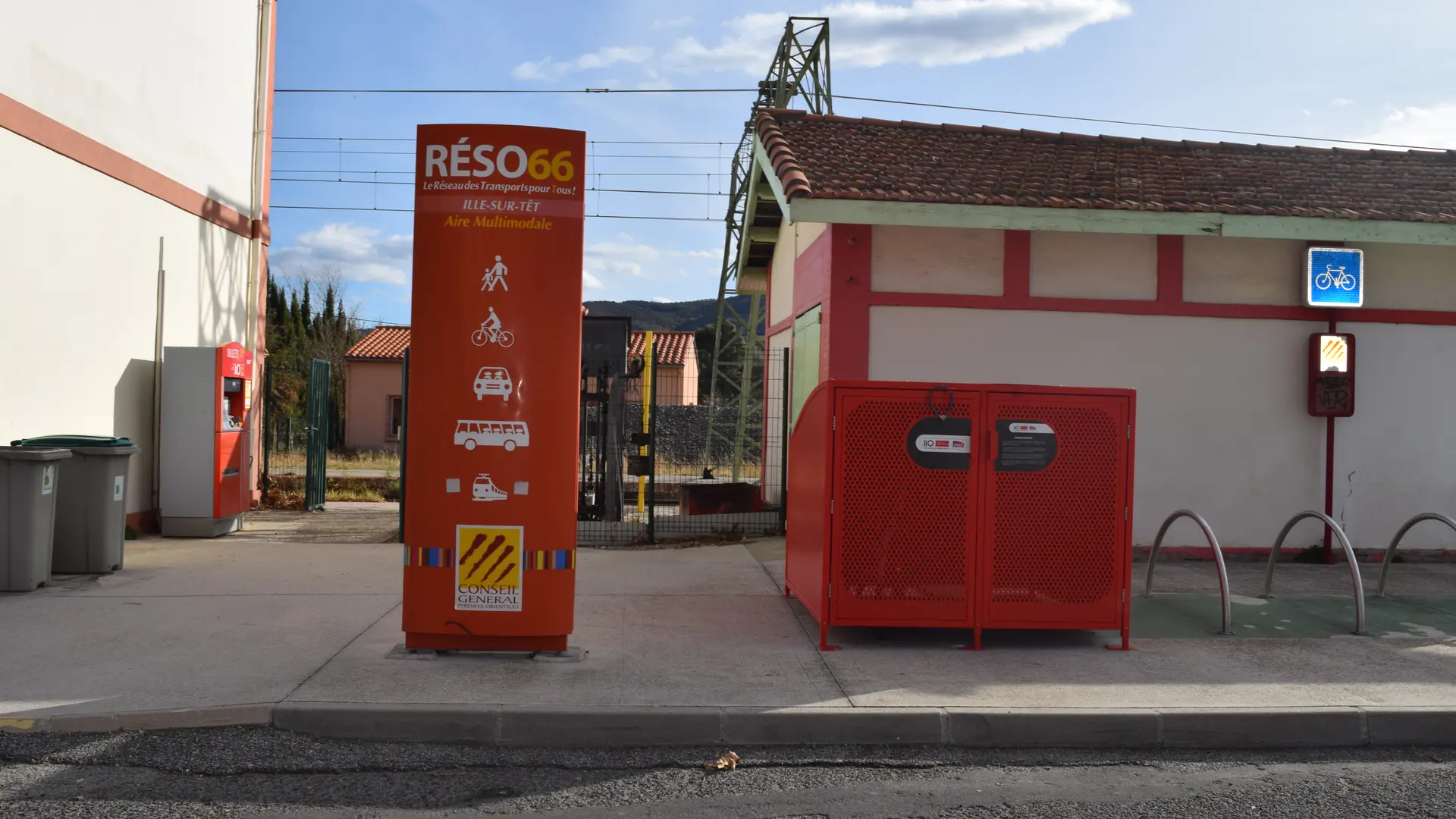 box-velos-rouge-gare-ille-sur-tet