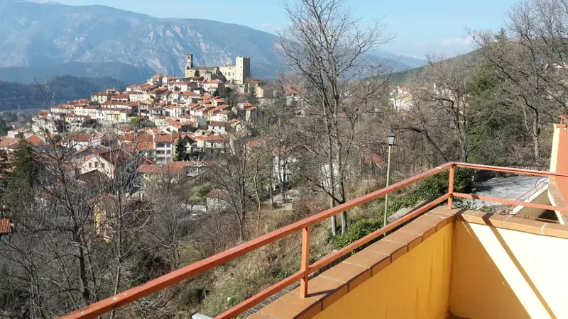 brunel vue village depuis terrasse
