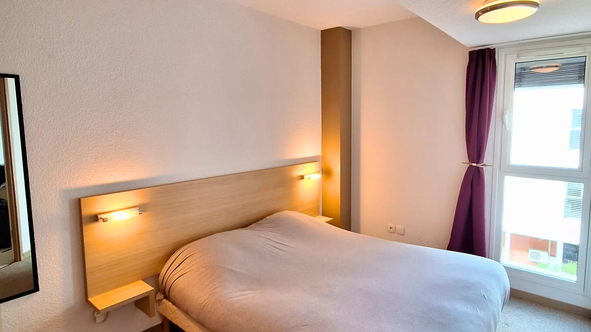 Chambre avec lit en 140 cm