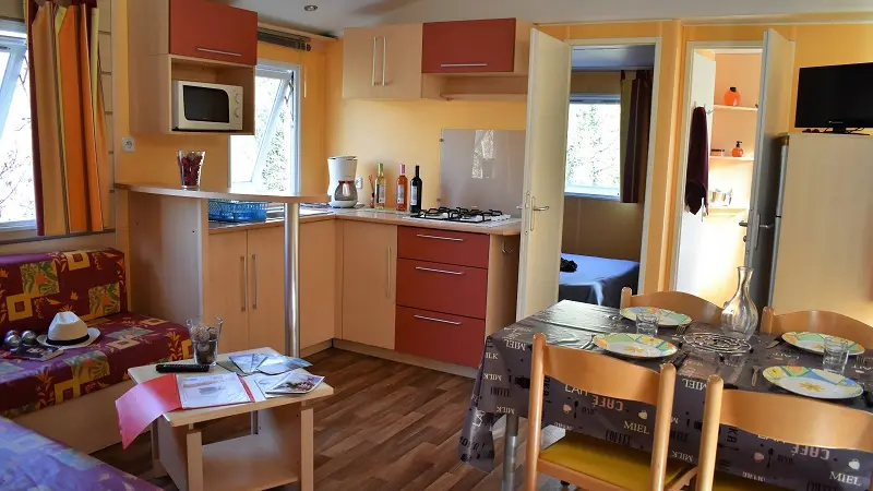 camping DEL BOSC salle à manger ISARD