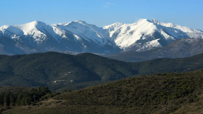Vue sur le massif du Canigó depuis le Roc de Majorca_1