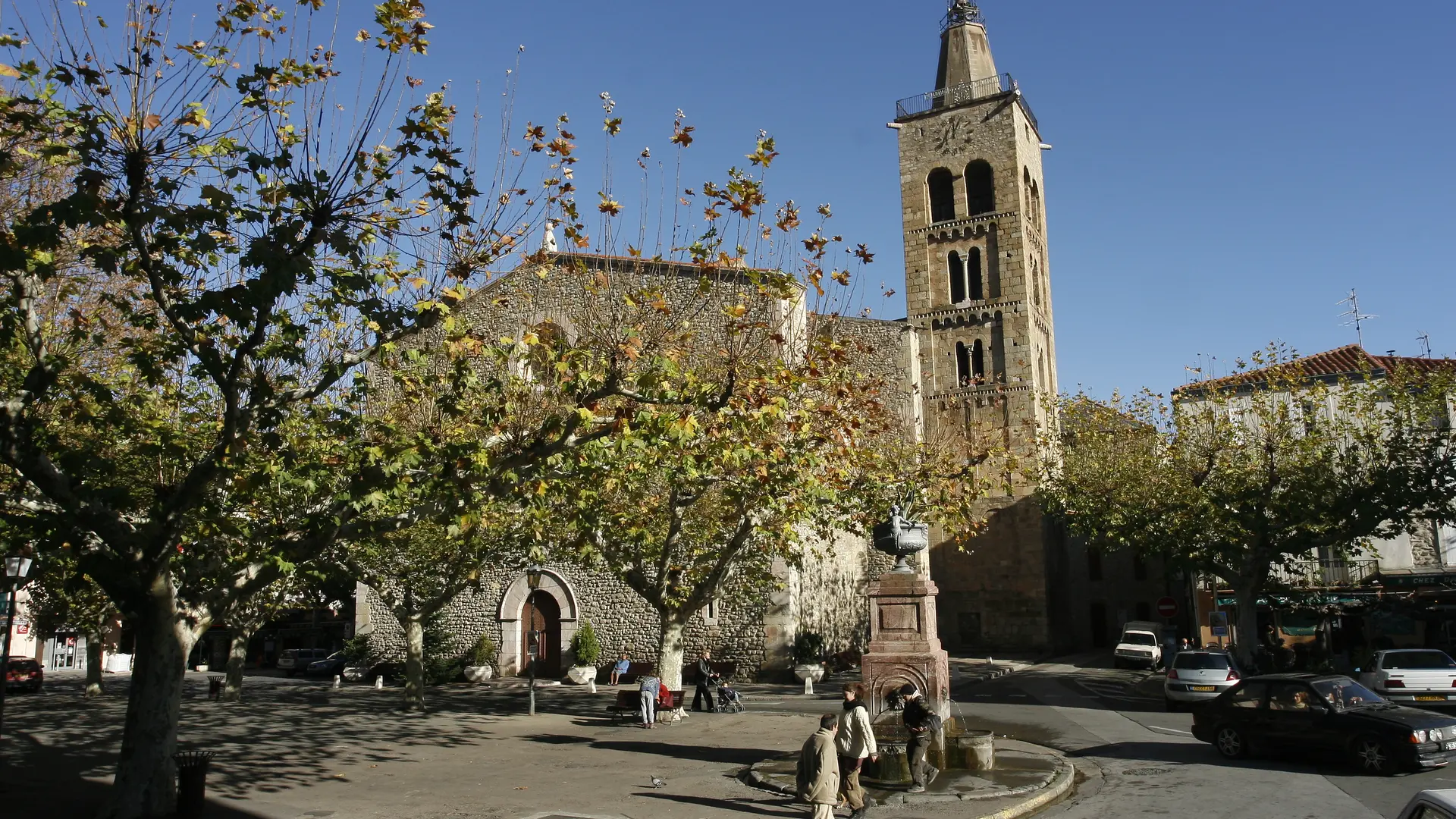 centre ville Prades.2 JPG