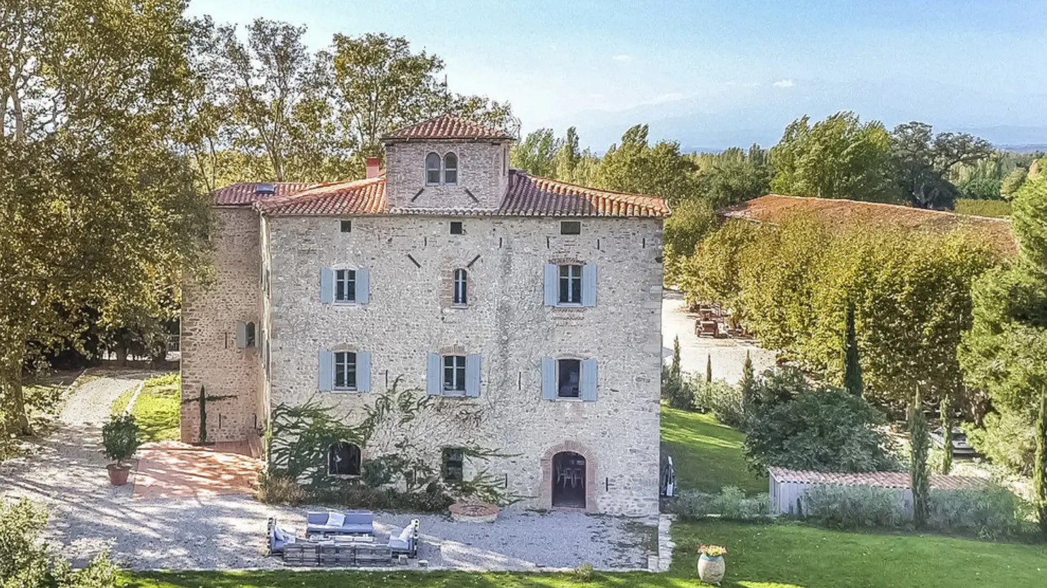 chateau DOMAINE VILLELCARE