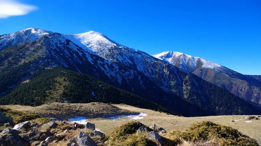 Vue sur le Canigó depuis le Coll de la Cirera_1